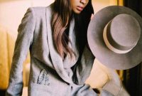 How to Shop Vintage Fashion Based on Your Body Type